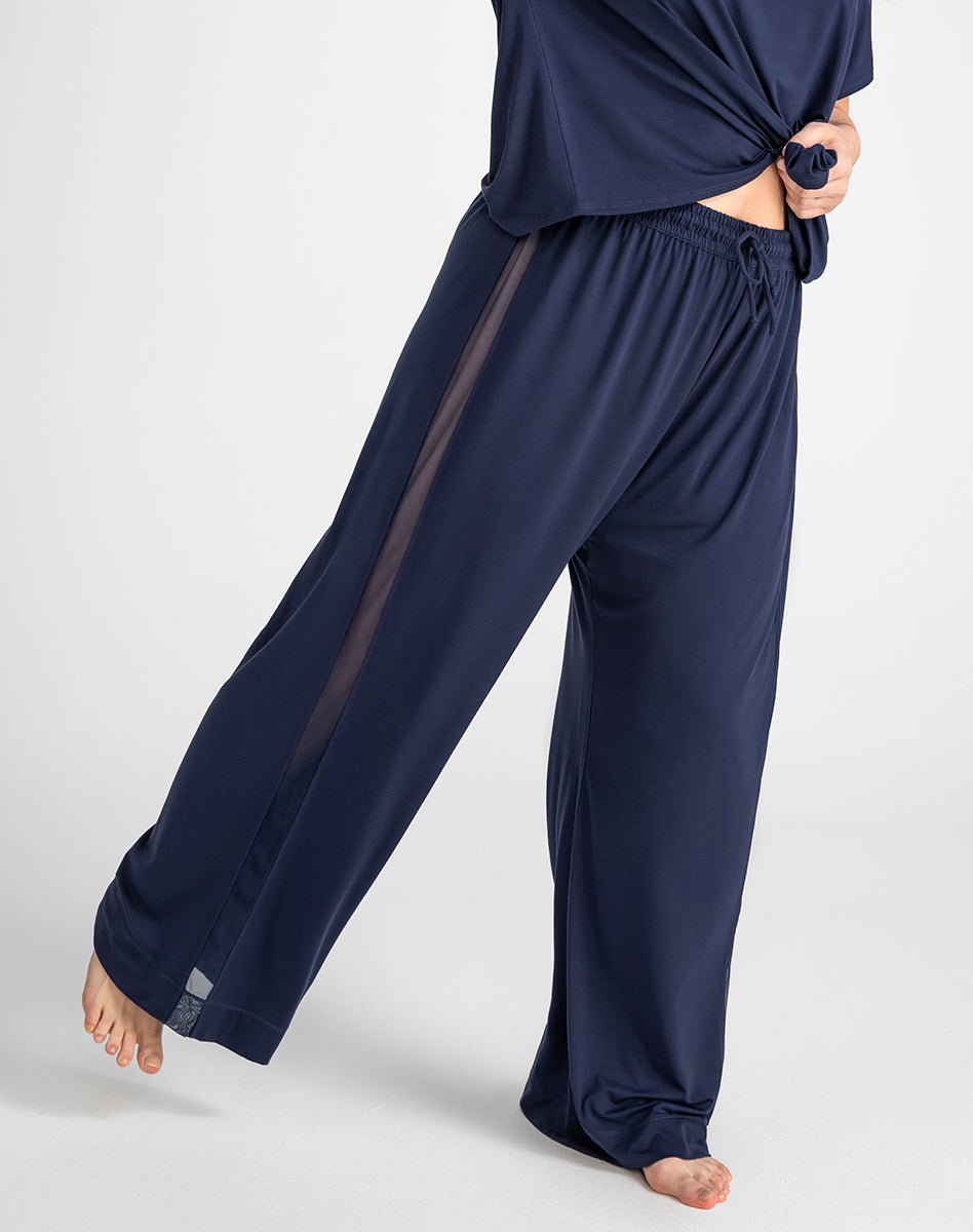 BlissWearPant-Model-Navy-XL-Macara-Side.jpg