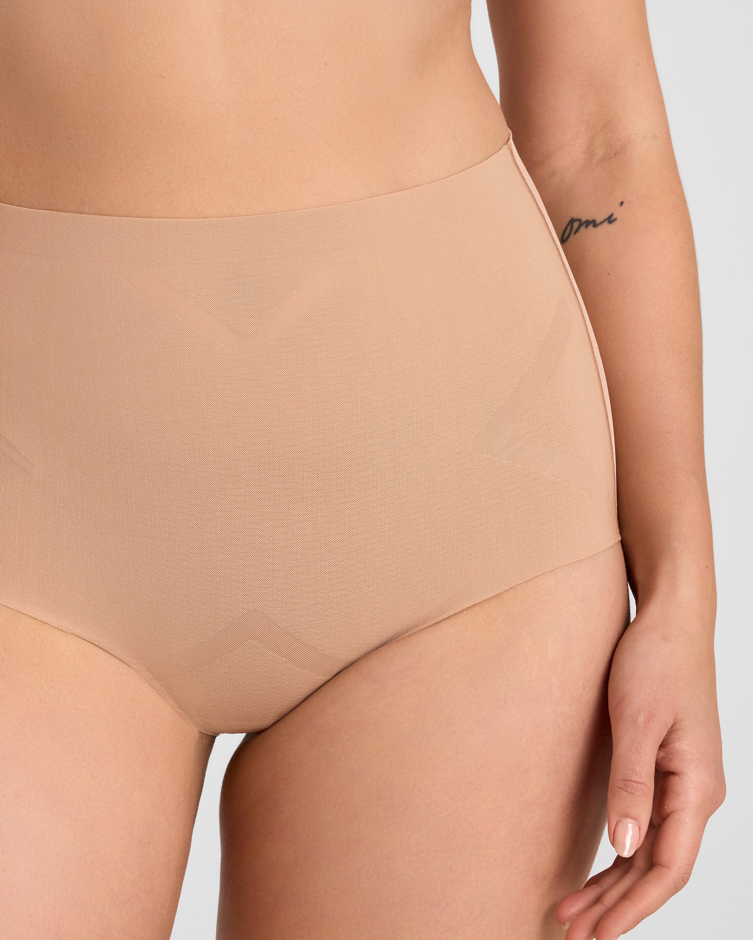 mesh_sculpt_mw_brief-sand-M-Elle_2026_R1_f11f3412-fbfb-413b-a86c-d2fa2ec14c50.jpg